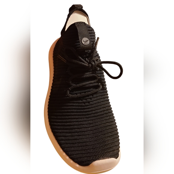 Nike size 7.5 black/white shoe - Picture 7 of 14